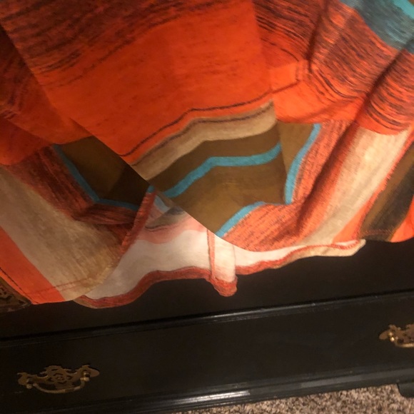 Silky blouse never worn - Picture 2 of 2